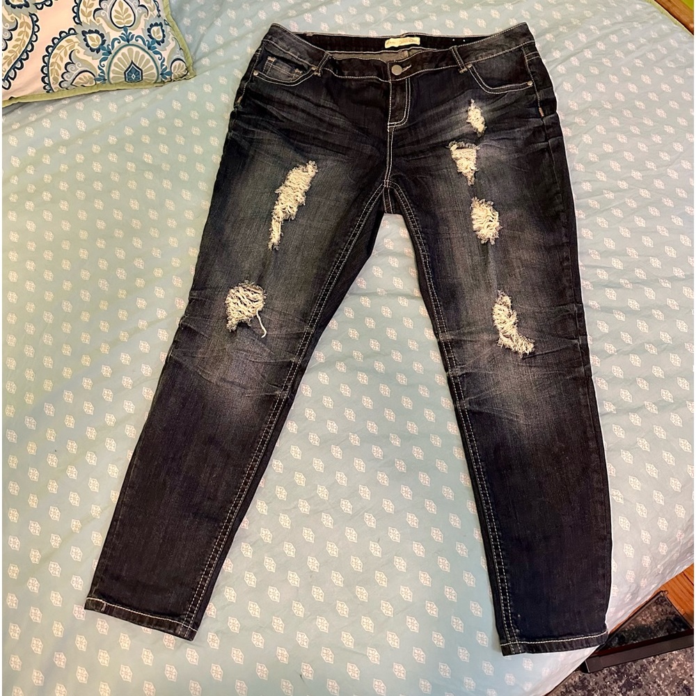 Almost Famous Premium Sz 20 skinny distressed jeans
